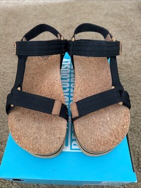 Reef Cushion Rem Hi Sandals in Black and Tan